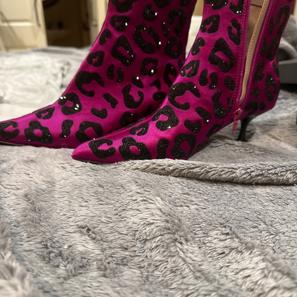 Betsey Johnson Fuschia booties